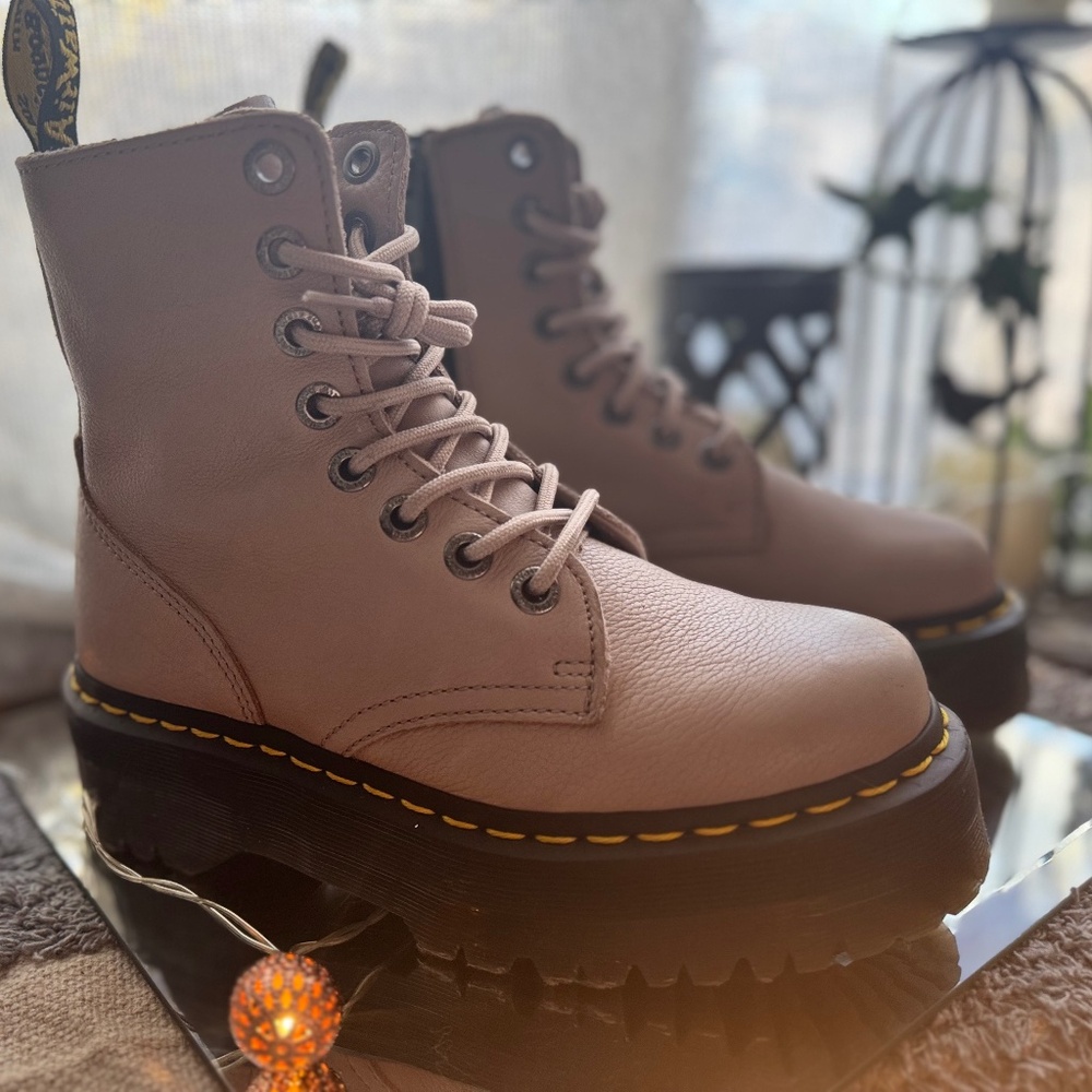 DOC MARTENS • SPECIAL EDITION